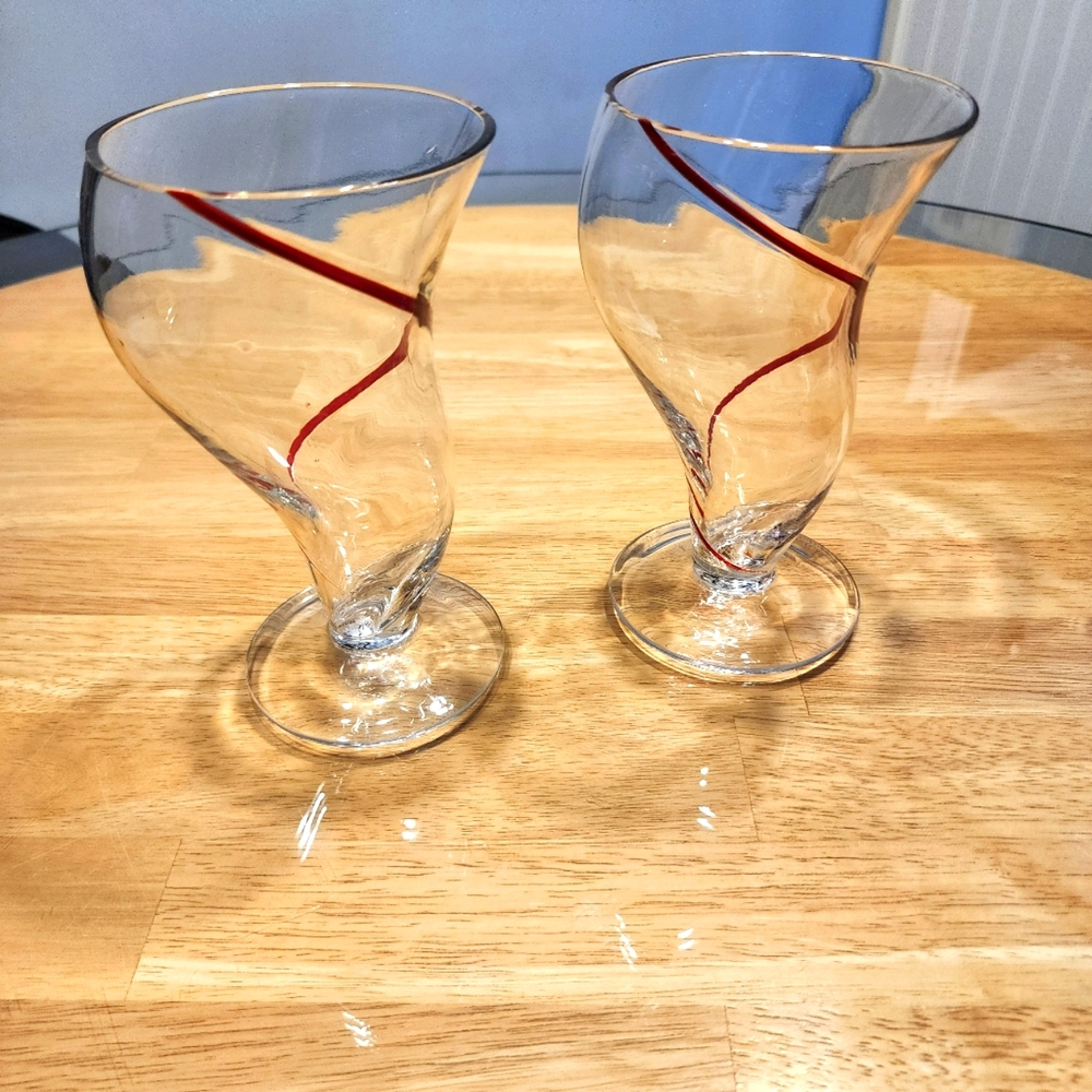 2 Glasses Pier 1 Clear Red Swirling Parfait Milkshake Cocktail Barware Wedding